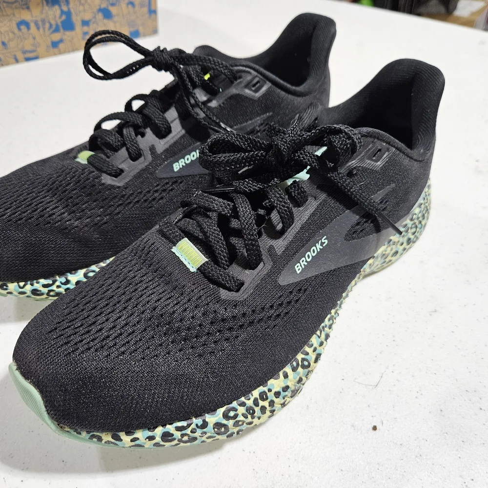 Brooks Black and Green Running Shoes - Picture 1 of 1